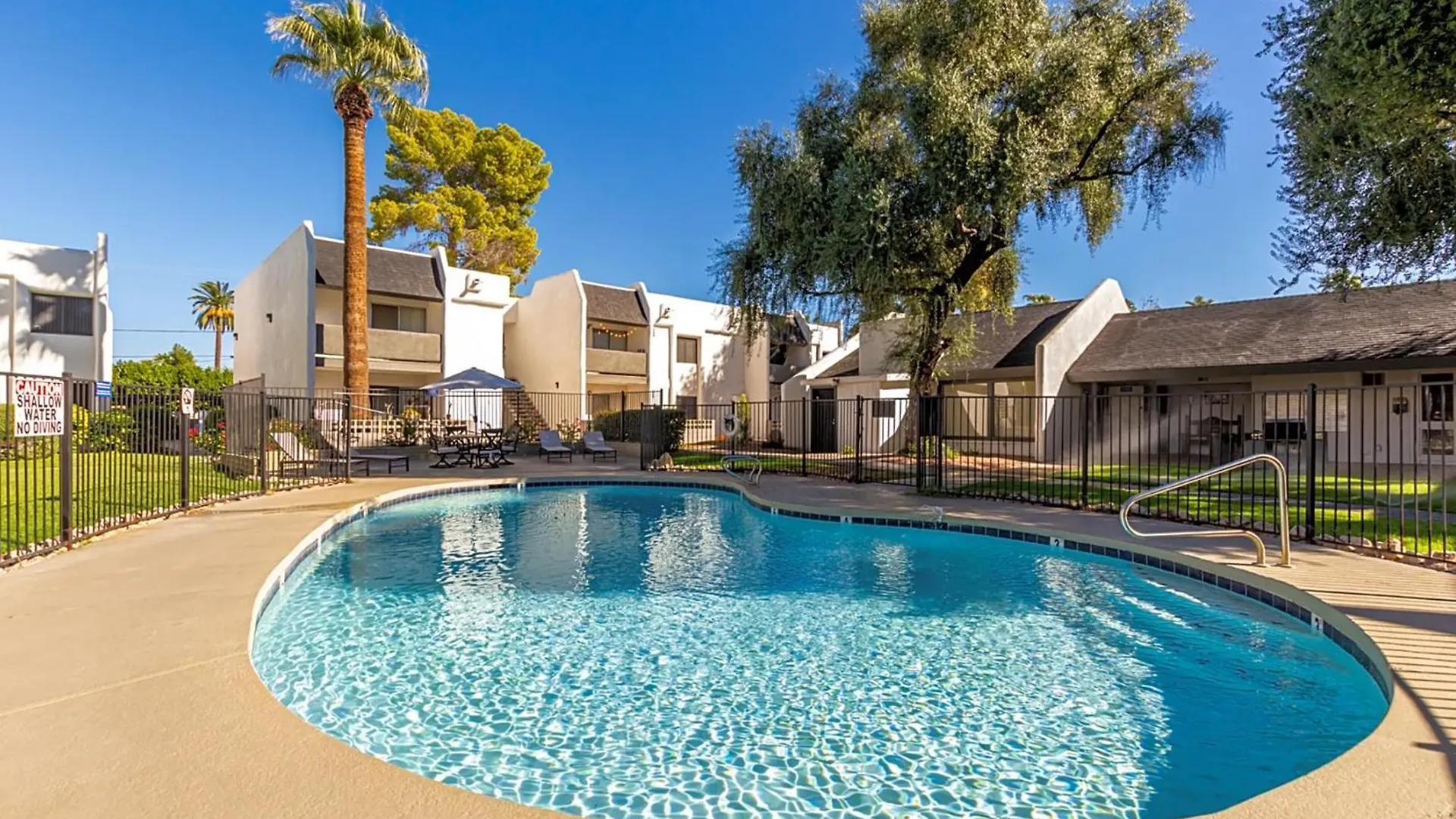 Spacious 1 Bedroom Apartment With Pool & Private Patio! Phoenix