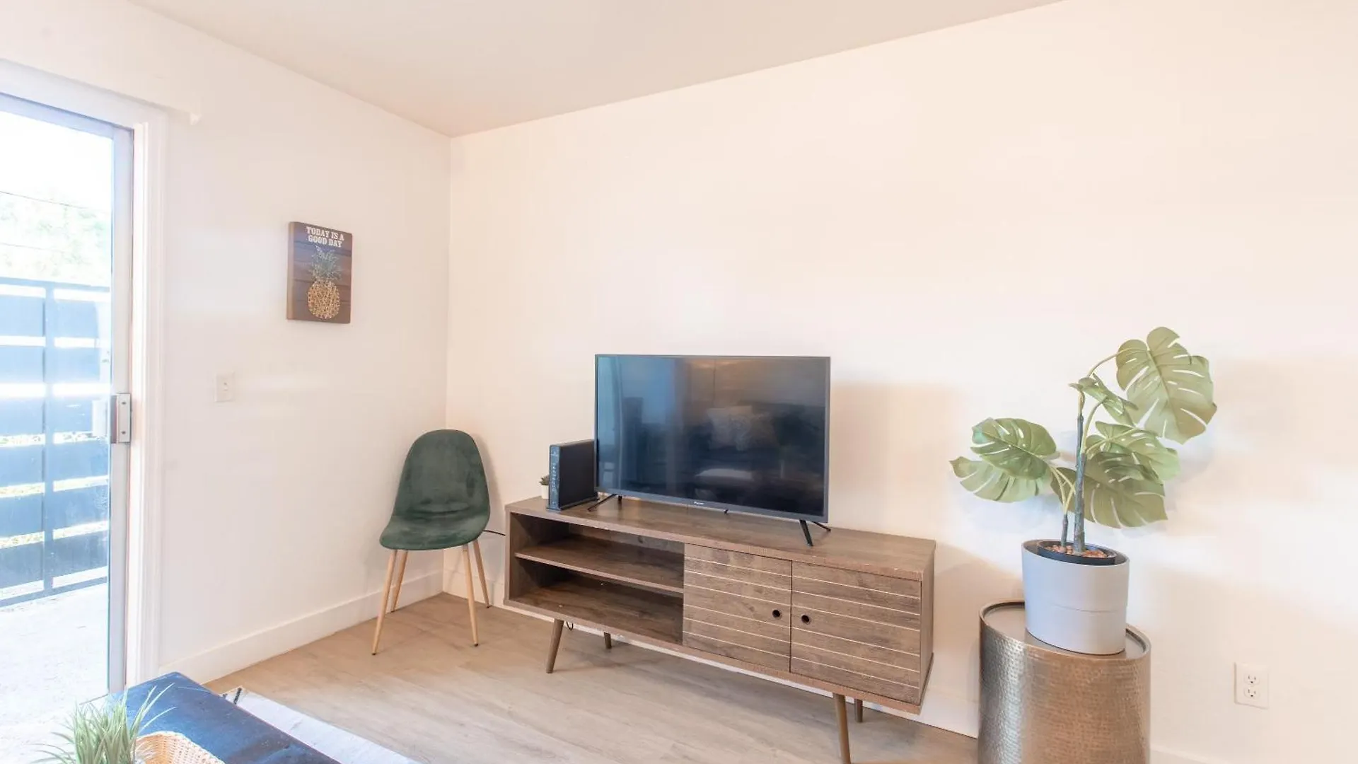 Spacious 1 Bedroom Apartment With Pool & Private Patio! Phoenix